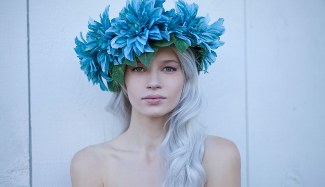 Platinum Blonde Wearing Blue Flower Crown in Naples MG_5513adre-BRIAN